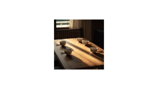 家族の人数分の茶碗とお箸が並ぶ食卓